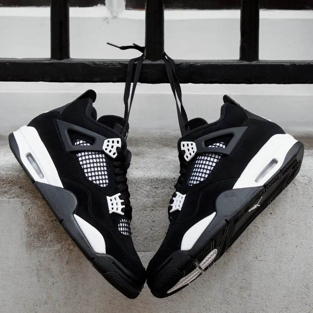 Air Jordan 4 Retro 'White Thunder' 