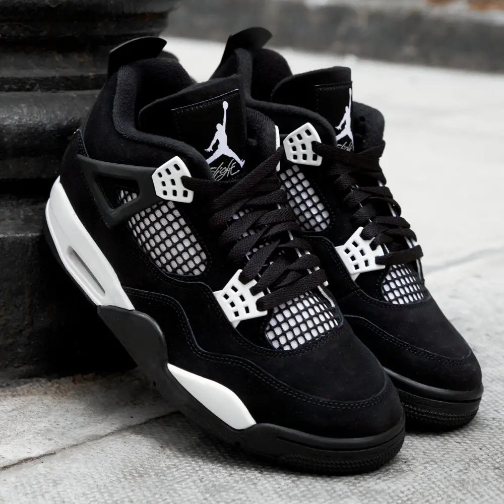 Air Jordan 4 Retro 'White Thunder' 