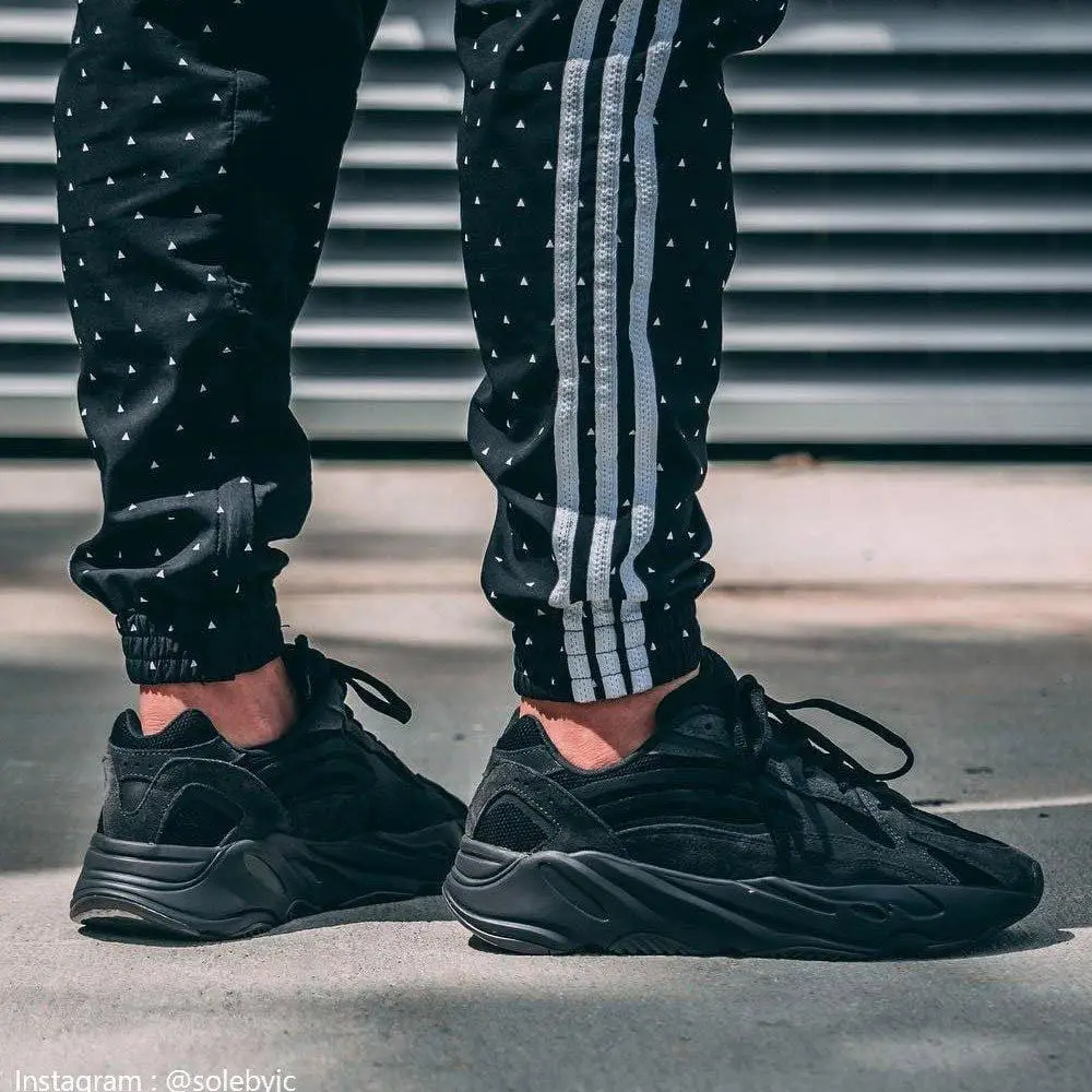 adidas Yeezy Boost 700 V2 Vanta 
