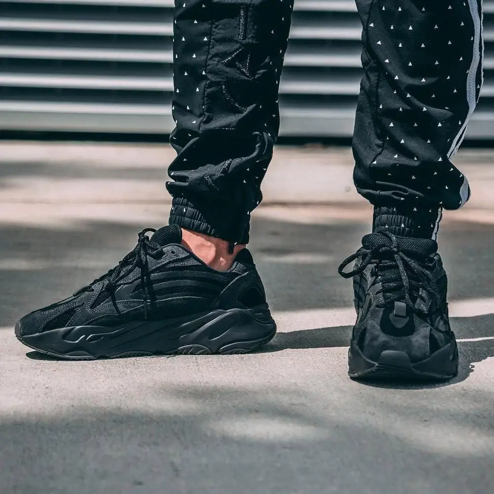adidas Yeezy Boost 700 V2 Vanta 