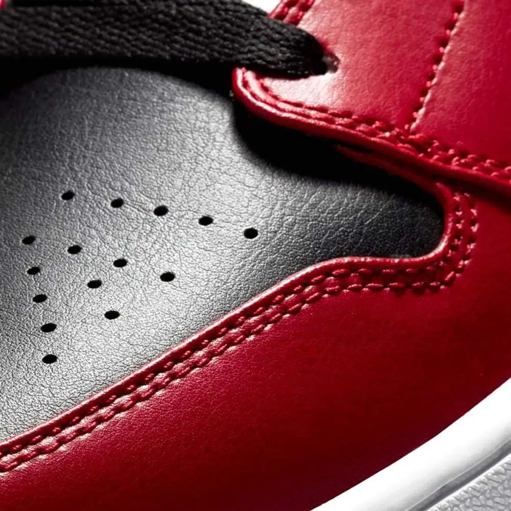 Air Jordan 1 Mid 'Chicago Black Toe' 
