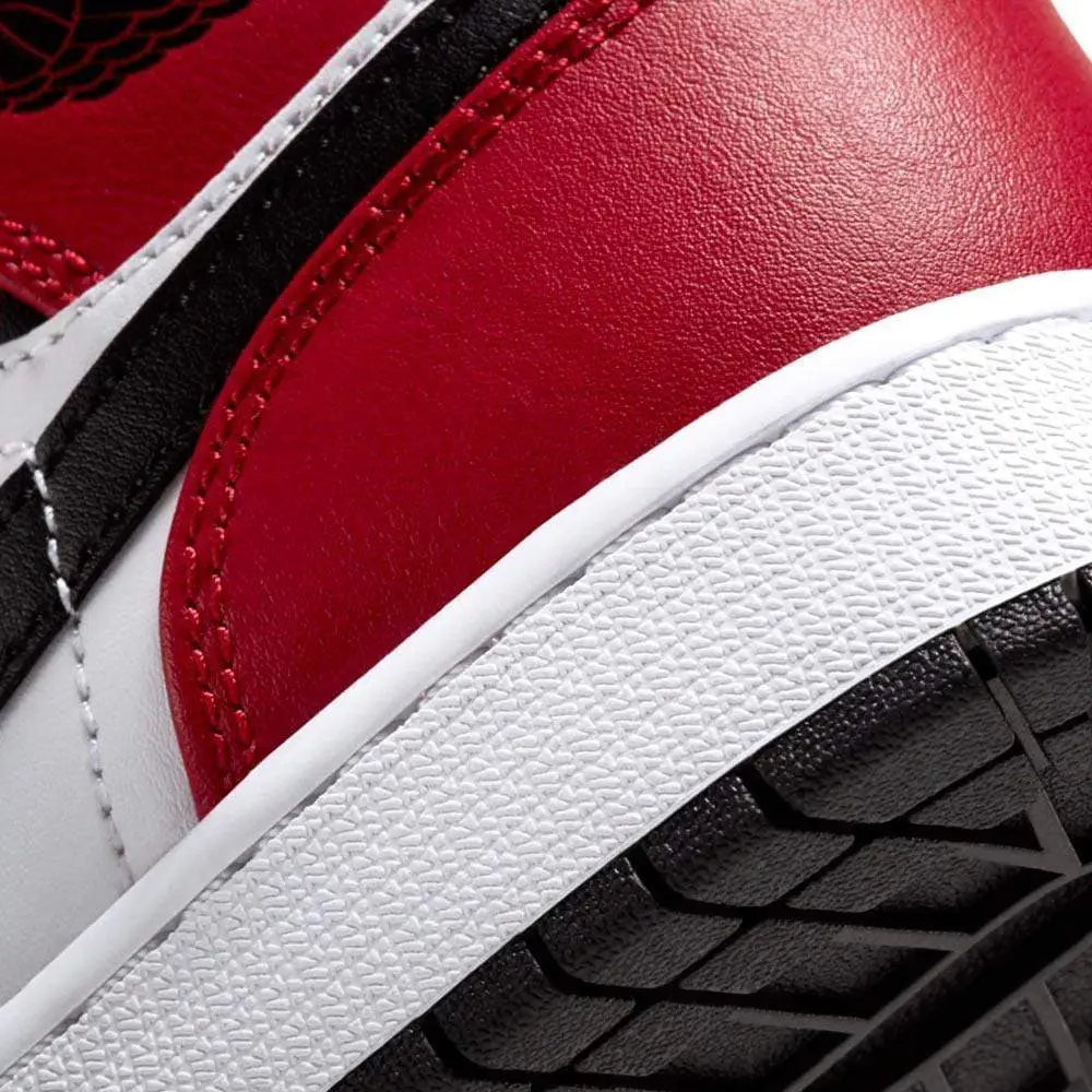 Air Jordan 1 Mid Chicago Black Toe GS 