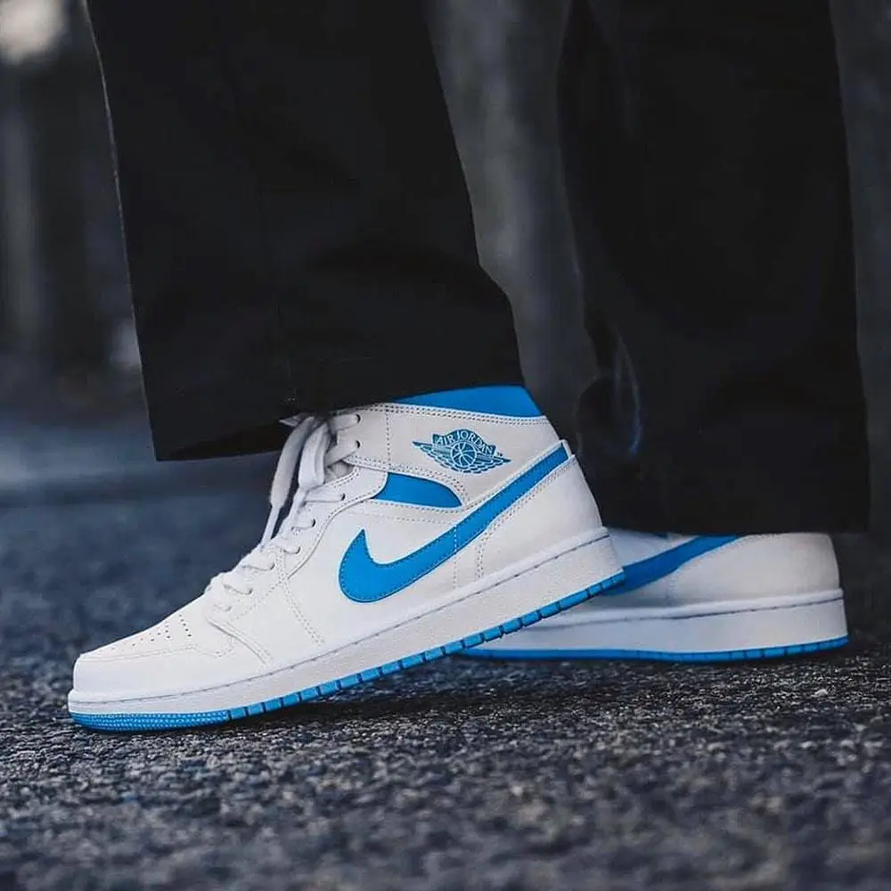 Air Jordan 1 Wmns Mid 'UNC' White Carolina Blue 