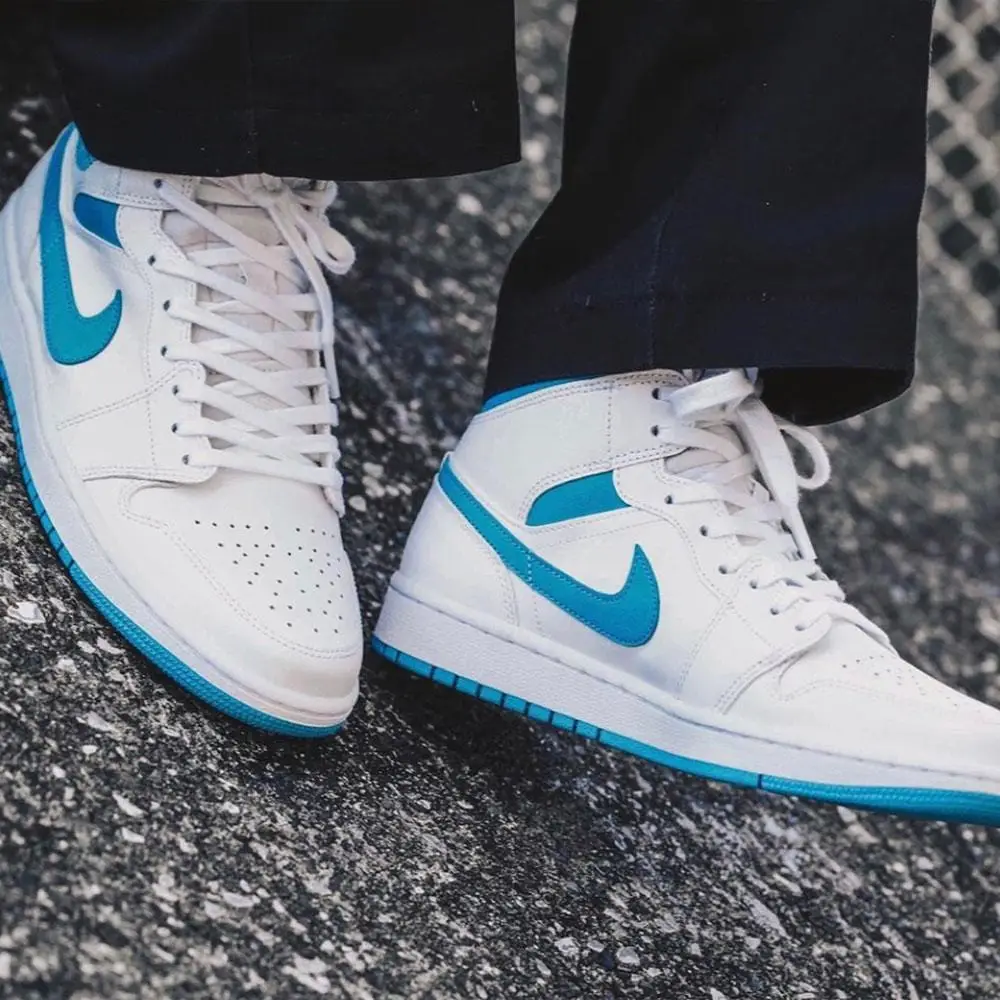 Air Jordan 1 Wmns Mid 'UNC' White Carolina Blue 