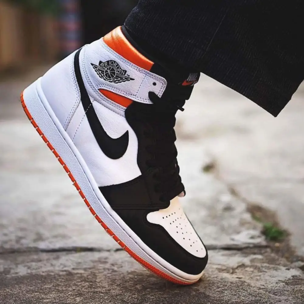 Air Jordan 1 Retro High OG 'Electro Orange' 