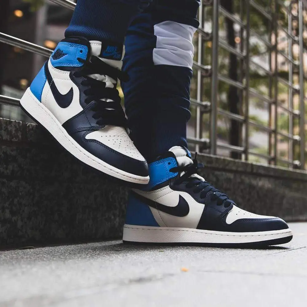 Air Jordan 1 Retro High OG 'Obsidian' UNC 