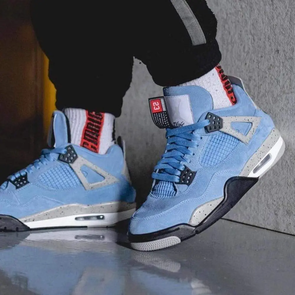 Air Jordan 4 Retro 'University Blue' 