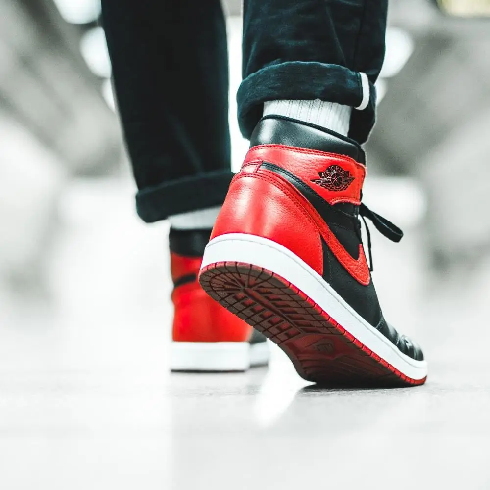Air Jordan 1 Retro High OG Bred 2016 Banned 