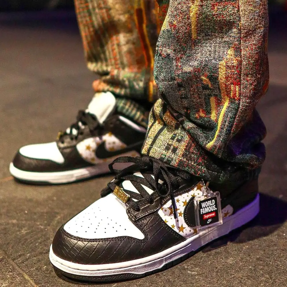 Supreme x Nike Dunk Low OG SB QS 'Black' 