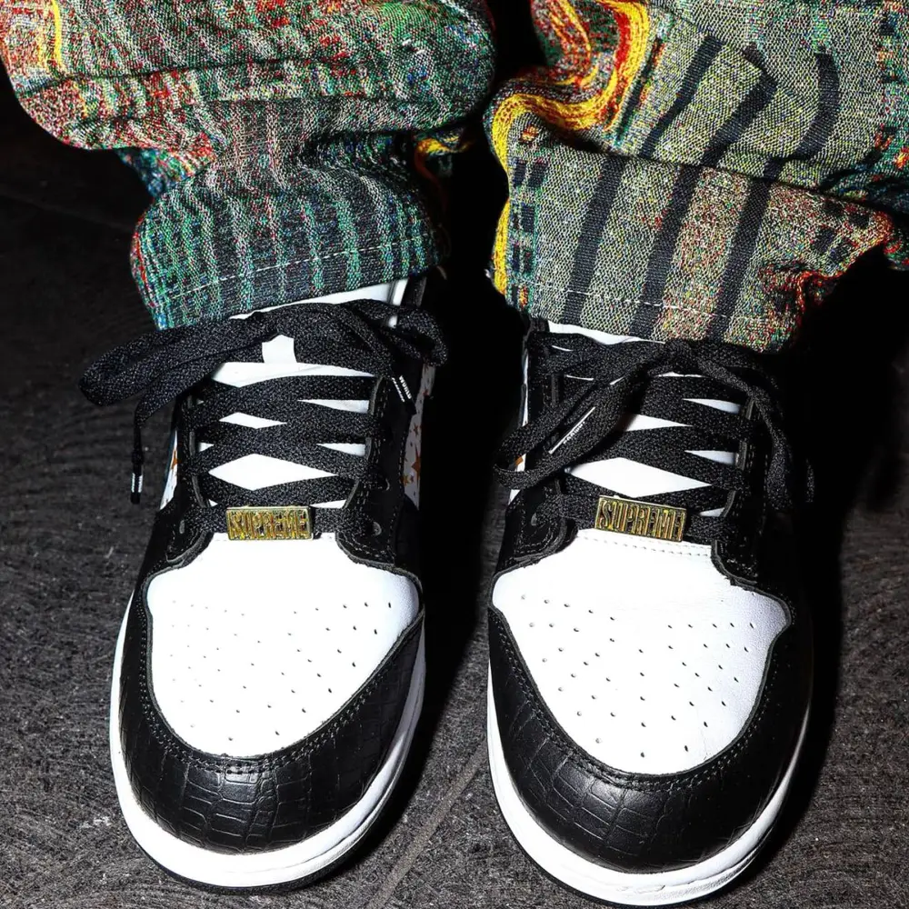 Supreme x Nike Dunk Low OG SB QS 'Black' 