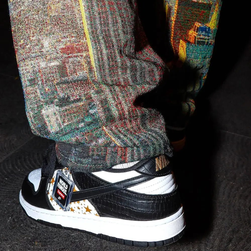 Supreme x Nike Dunk Low OG SB QS 'Black' 