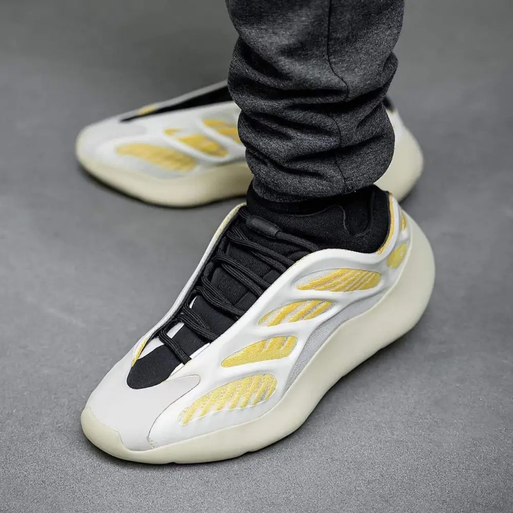 adidas Yeezy 700 V3 'Safflower' 