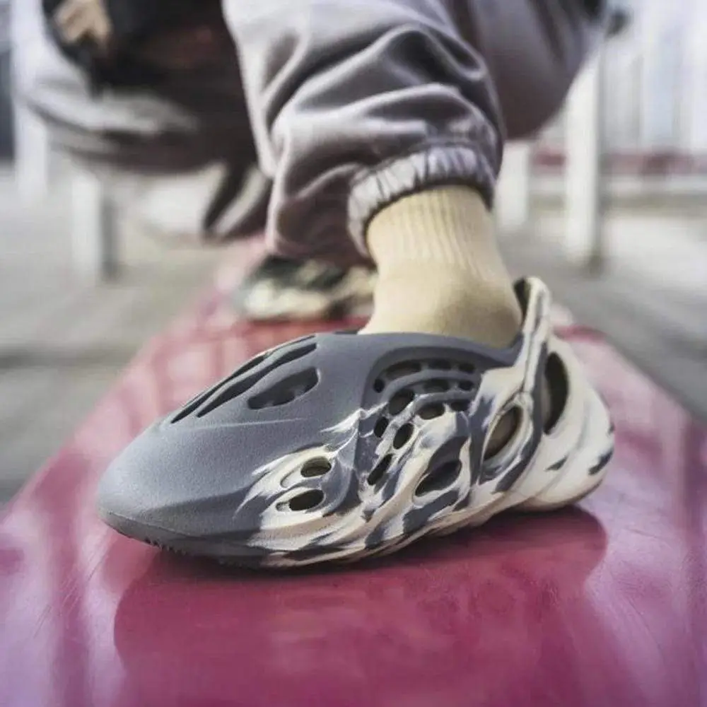 Yeezy Foam Runner 'MXT Moon Grey' 