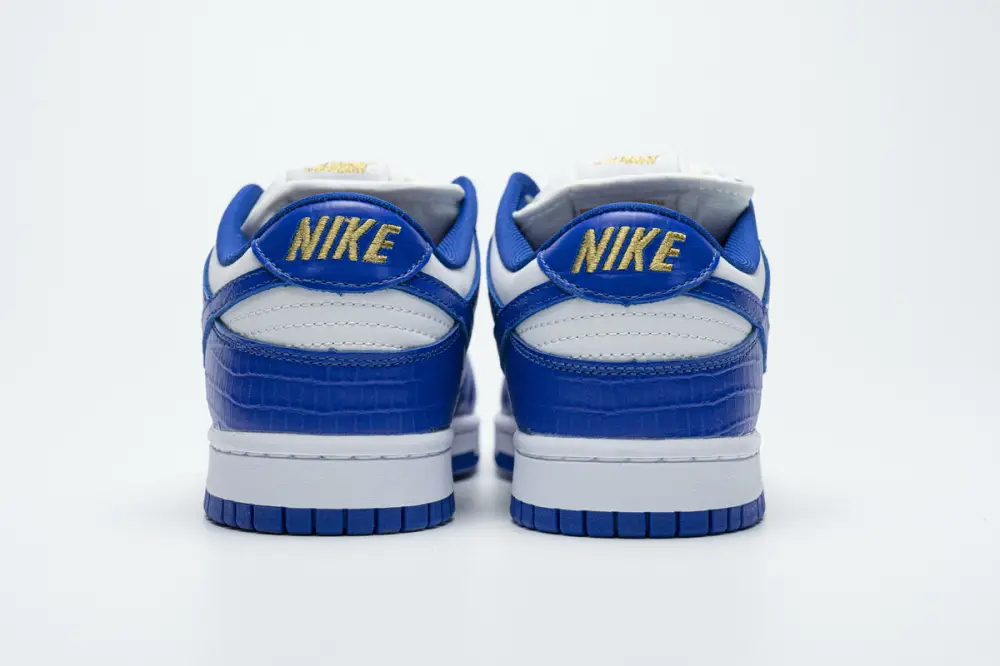 Supreme Supreme Dunk Reps x Nike SB Dunk Low "Blue Stars” DH3228-100