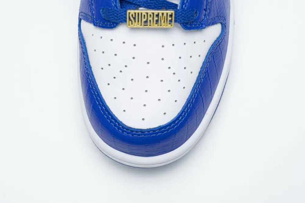 Supreme Supreme Dunk Reps x Nike SB Dunk Low "Blue Stars” DH3228-100