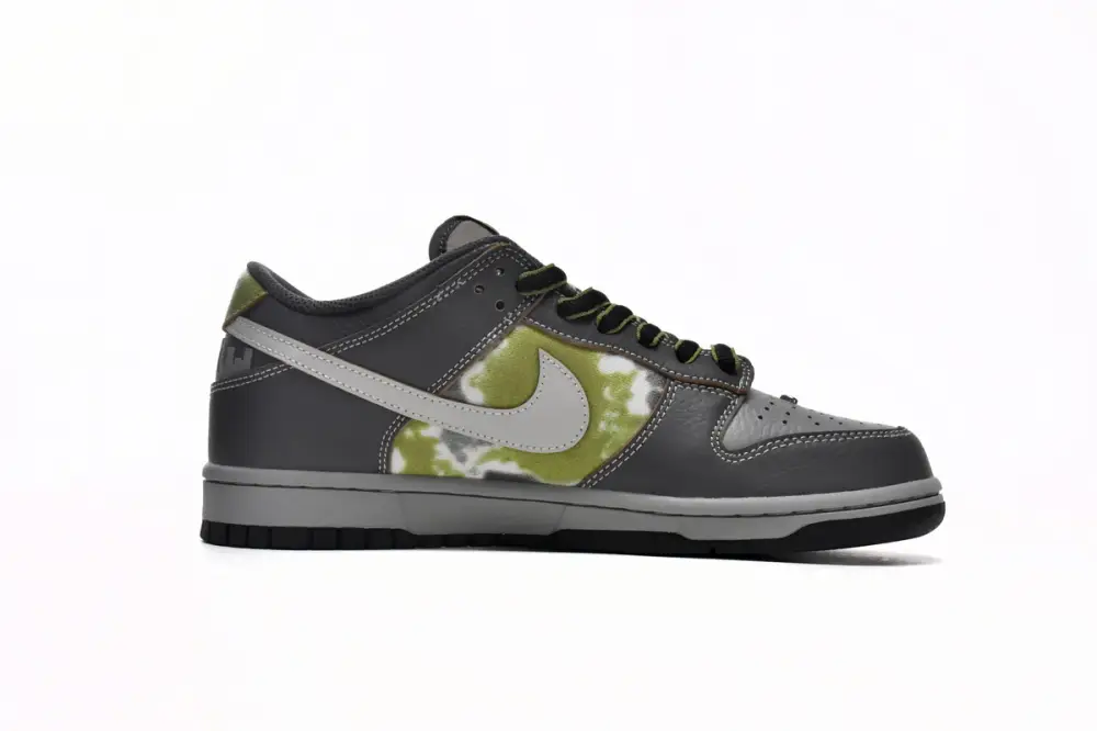 Nike Dunk Low SB Friends and Family FD8775-002 