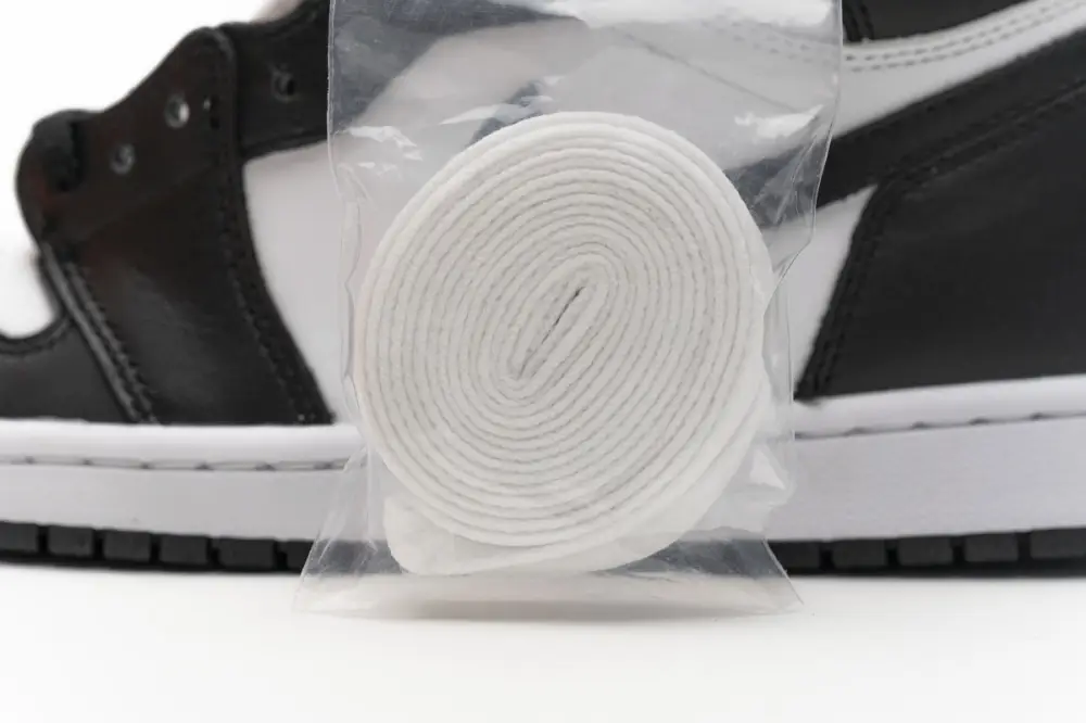 Air Jordan 1 Retro  High Black White (2014) 555088-010 