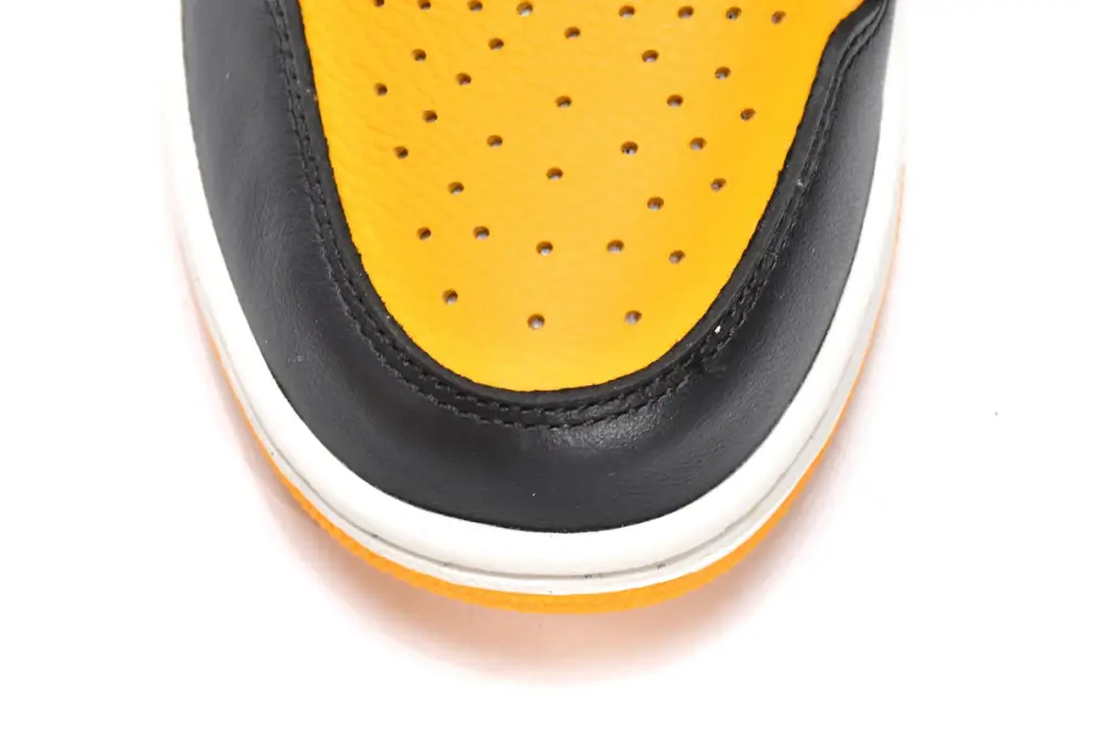 Air 1 to 1 jordan reps Jordan 1 High OG Yellow Toe  555088-711