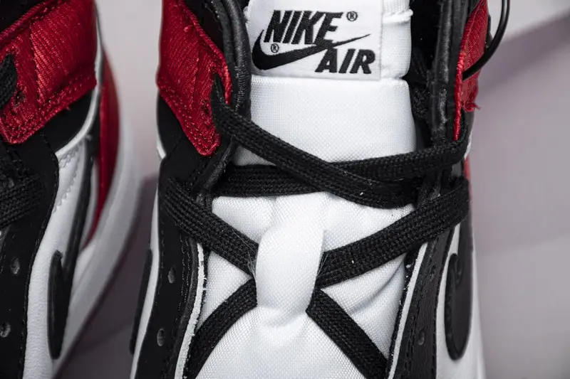 Air Jordan 1 Retro High Satin Black Toe CD0461-016 
