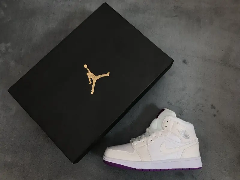 Air Jordan 1 Mid SE Jordan 1 Mid White Fuchsia Blast 555112-100