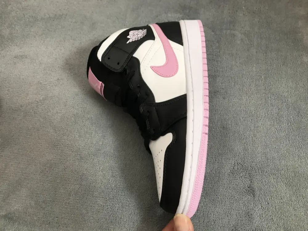 Air jordan 1 mid replica Jordan 1 Mid White Black Light Arctic Pink (GS) 555112-103