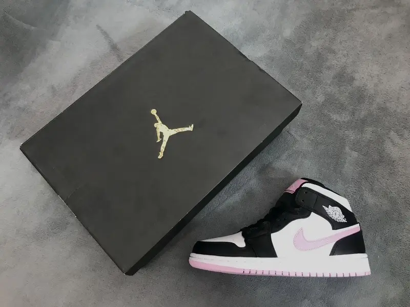 Air jordan 1 mid replica Jordan 1 Mid White Black Light Arctic Pink (GS) 555112-103