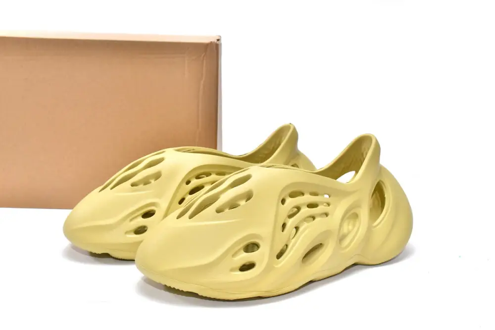 adidas Yeezy Foam Yeezy Foam Runner Sulfur GV6775