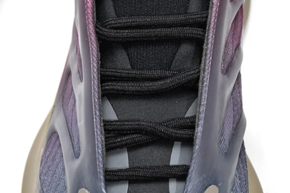 adidas Yeezy 700 Yeezy 700 V3 Fade Carbon GW1814