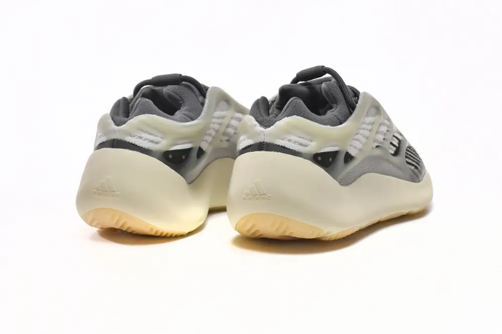 adidas Yeezy 700 V3 Fade Salt yeezy 700 ID1674