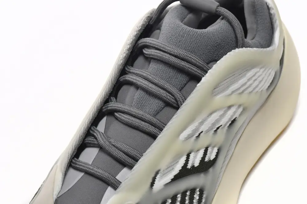 adidas Yeezy 700 V3 Fade Salt yeezy 700 ID1674
