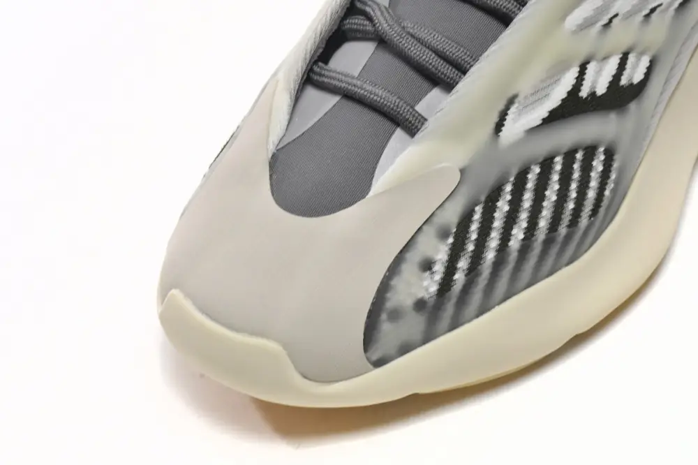adidas Yeezy 700 V3 Fade Salt yeezy 700 ID1674