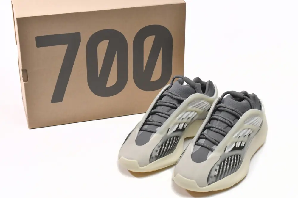 adidas Yeezy 700 V3 Fade Salt yeezy 700 ID1674