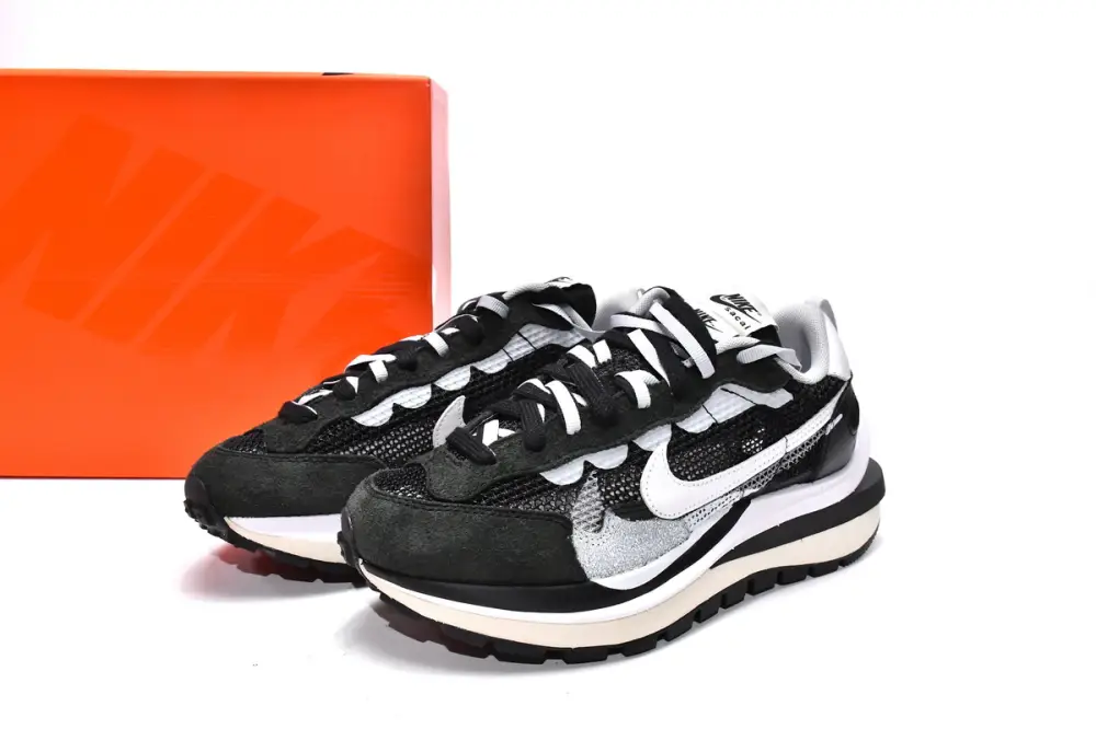 Sacai x Nike  Nike Vaporfly Pegasua Vaporfly Black White CV1363-001