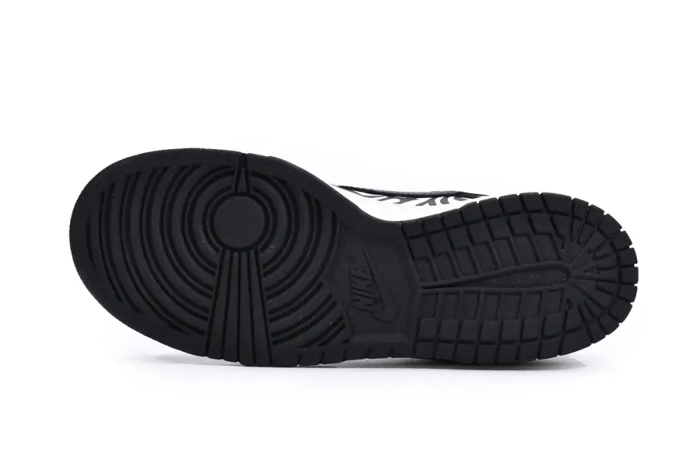 Quartersnacks x Nike SB Dunk Low Zebra  DM3510-001 