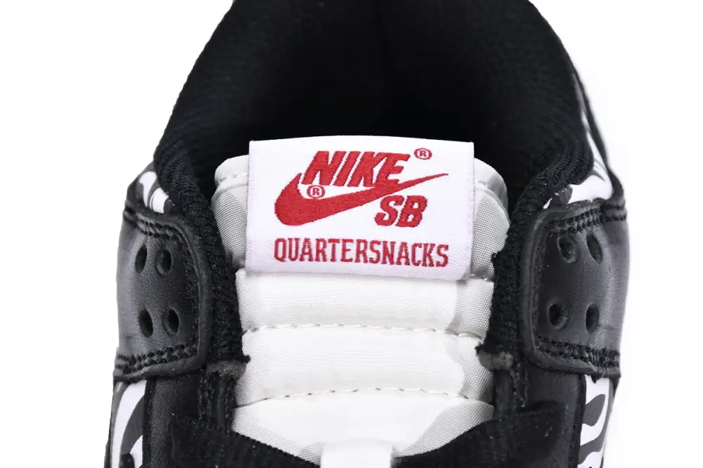 Quartersnacks x Nike SB Dunk Low Zebra  DM3510-001 