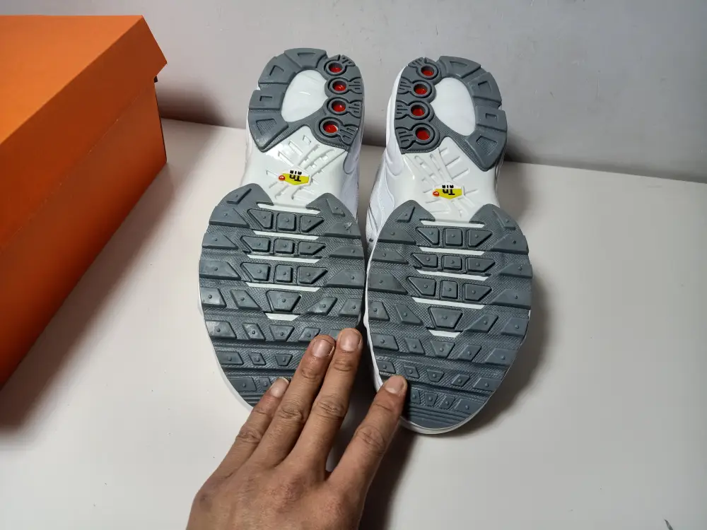 Air Max Plus  White (Nike Tn) 