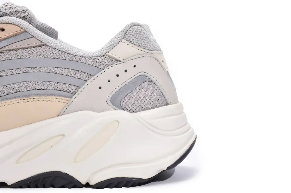 adidas Yeezy 700 Yeezy Boost 700 V2 Cream GY7924