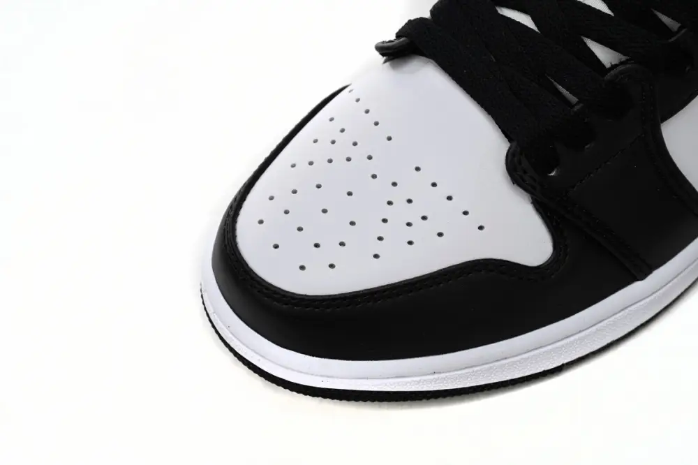 Air Jordan 1 Low  Jordan 1 Low Black And White DC0774-101