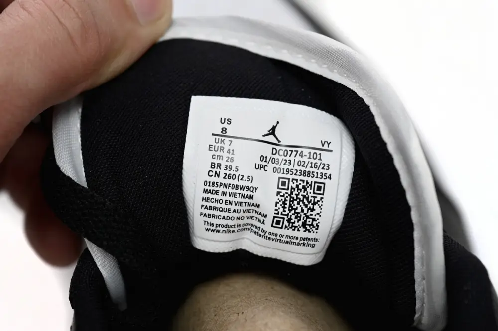 Air Jordan 1 Low  Jordan 1 Low Black And White DC0774-101
