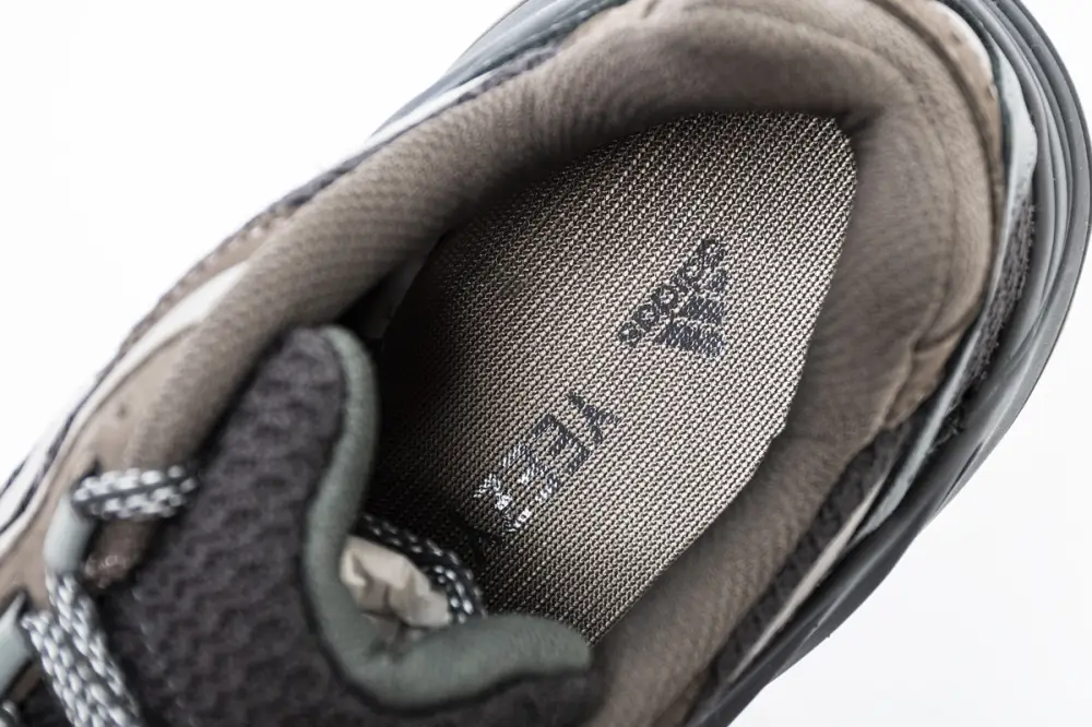 Yeezy Boost 700 V2 “Static” EG6860 