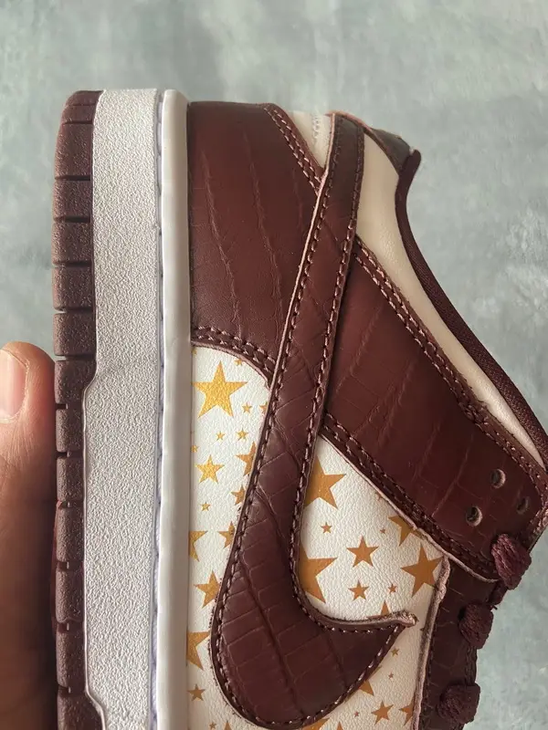 Supreme Supreme Dunk Reps x Nike SB Dunk Low "Brown Stars” DH3228-103