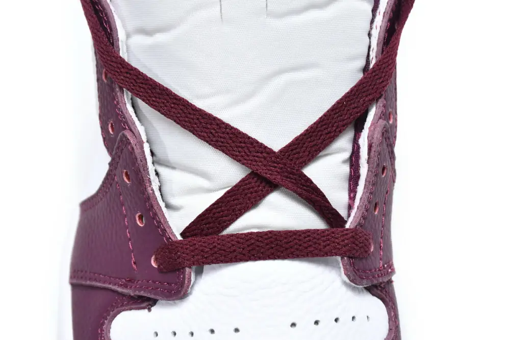 (OG)Air Jordan 1 High  Bordeaux Jordan 1 High OG Bordeaux 555088-611