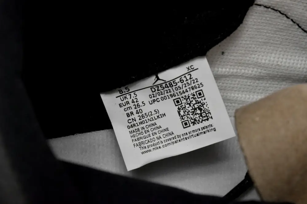 Air Jordan 1 Retro High  Chicago Lost and Found  DZ5485-612 
