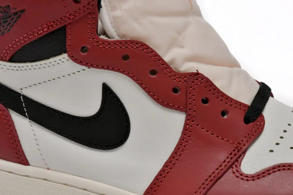 Air Jordan 1 Retro High  Chicago Lost and Found  DZ5485-612 