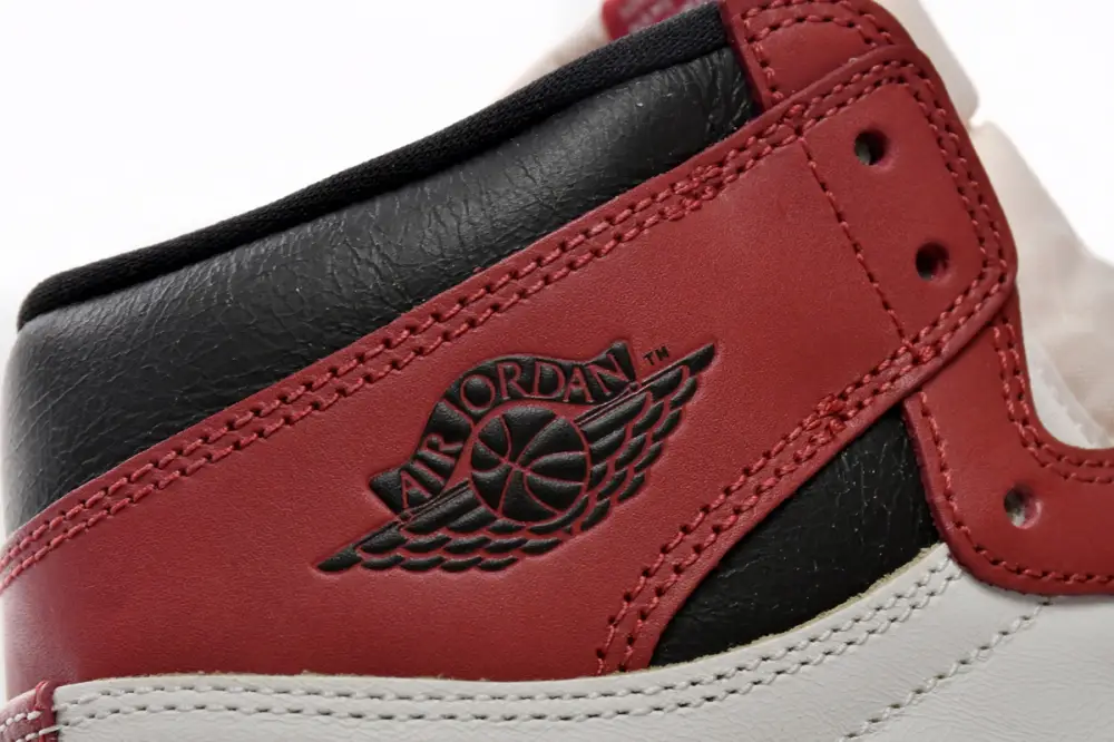 Air Jordan 1 Retro High  Chicago Lost and Found  DZ5485-612 