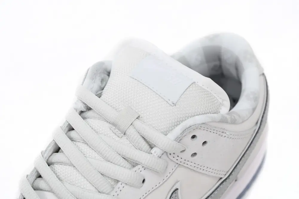 CONCEPTS × Nike Dunk SB Low White Lobster FD8776-100