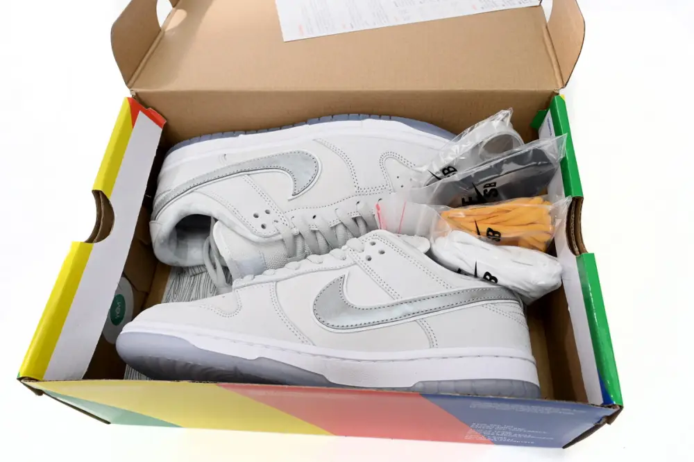CONCEPTS × Nike Dunk SB Low White Lobster FD8776-100