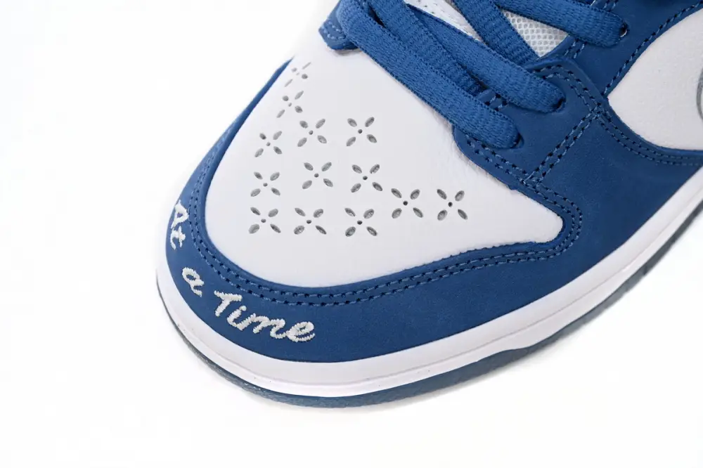 Born Born dunk sb reps x Raised x Nike SB Dunk Low Blue White FN7819-400