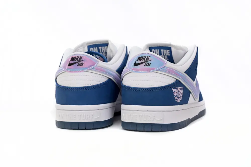 Born Born dunk sb reps x Raised x Nike SB Dunk Low Blue White FN7819-400