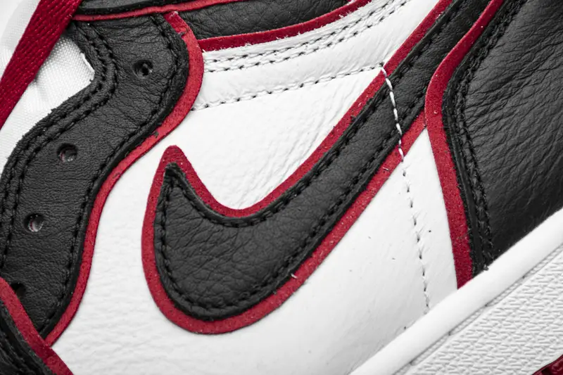 Air Jordan 1 Retro High Bloodline 555088-062 